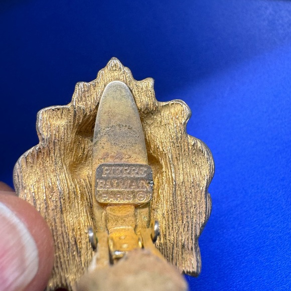 🔥Rare Find🔥Vintage BALMAIN Lionshead Doorknocker Earrings ..Authentic..Clip On - Picture 2 of 3